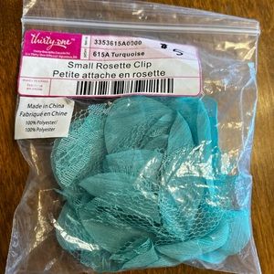 NWT Thirty One Small Rosette Clip in Turquoise